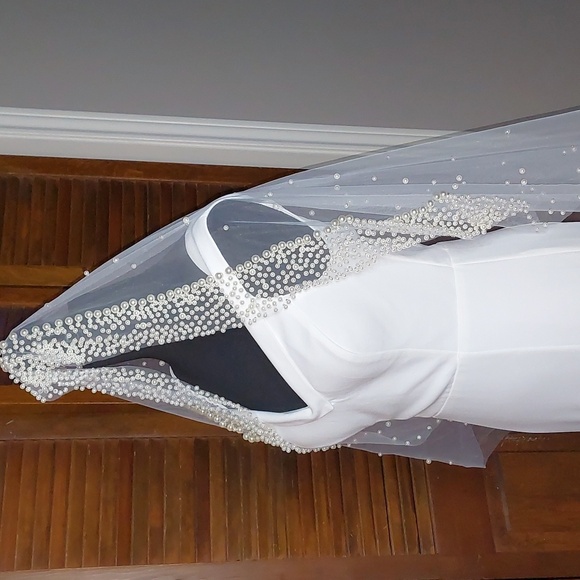 NWOT White Cathedral Tulle Veil with Scattered Faux Pearls main image 7